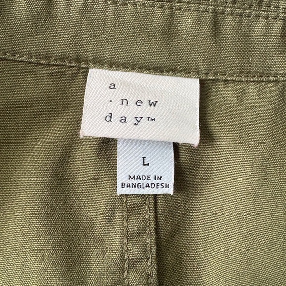 A New Day Women’s Olive Green Utility Jacket Size L Pockets Belted Buttons - Picture 2 of 13